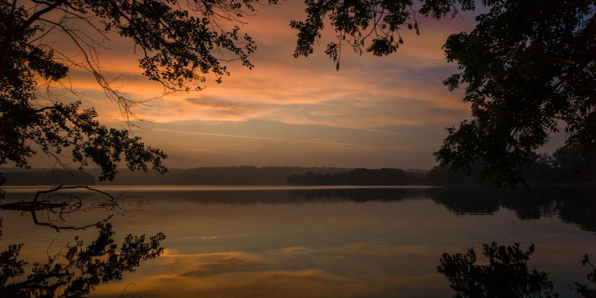 Abenddämmerung am See